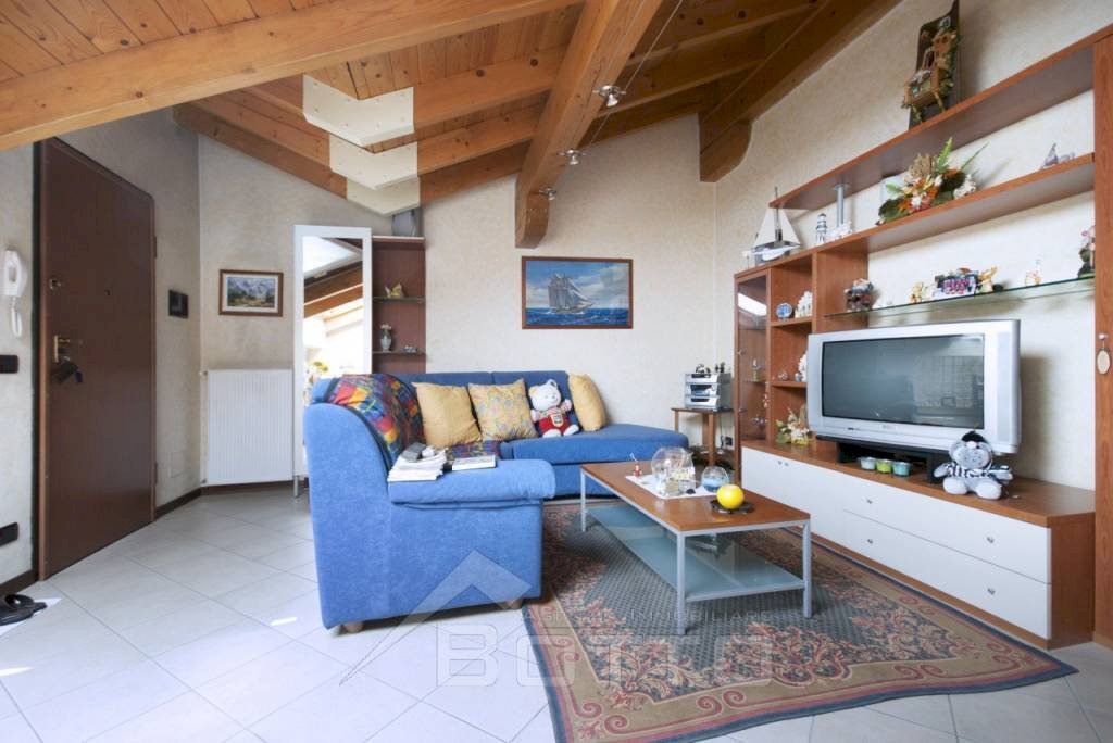 salotto - Quadrilocale via Croso Plinio 45, Serravalle Sesia - foto 3