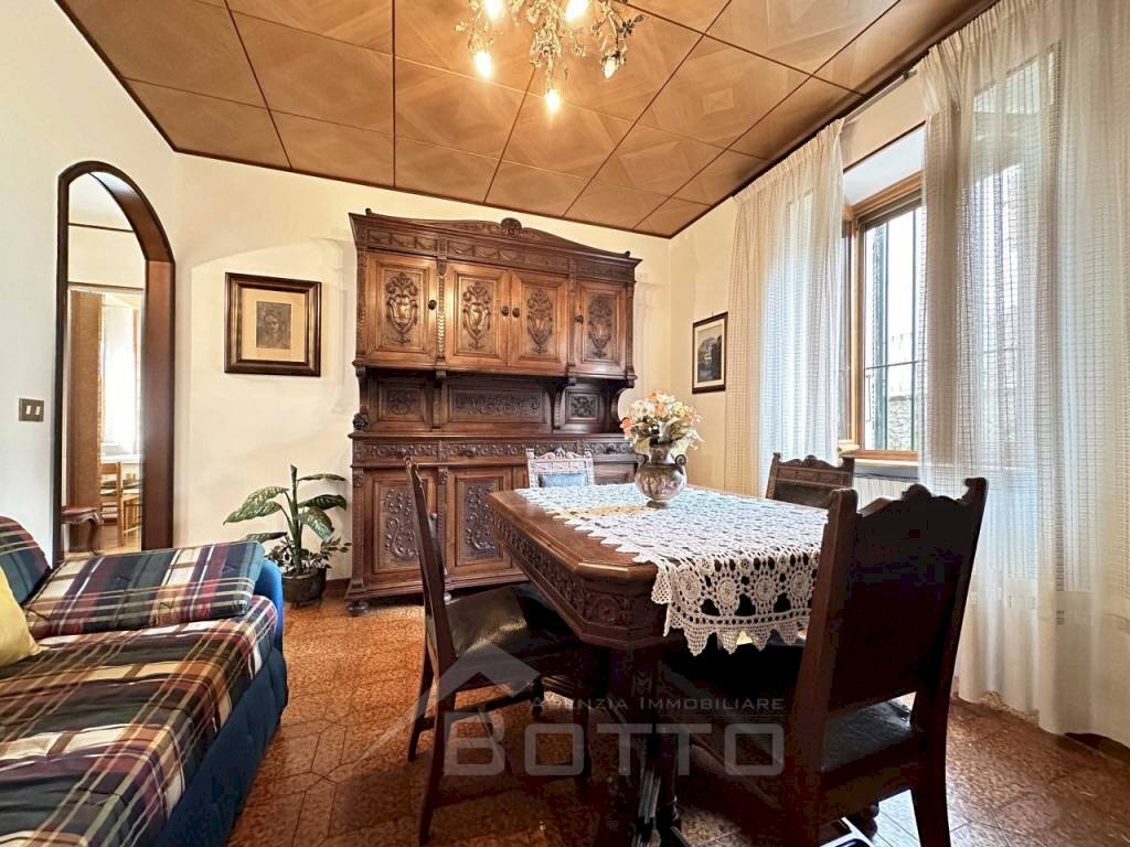 casa vendita borgosesia salotto2 - Quadrilocale via Montrigone 75, Borgosesia - foto 2
