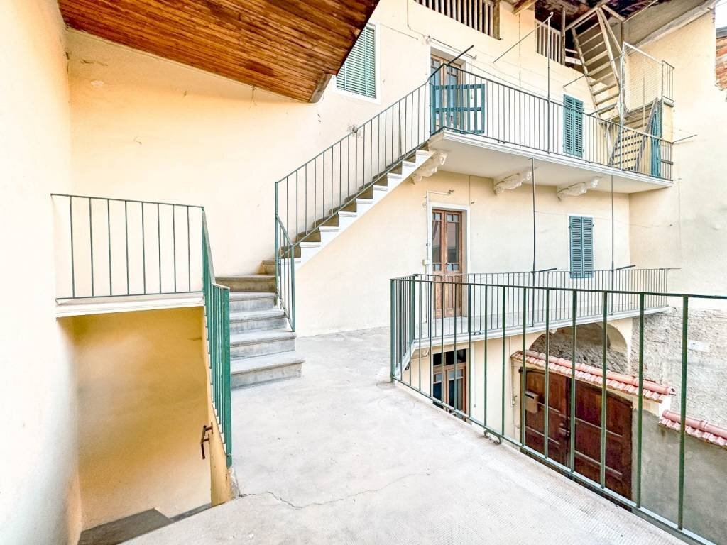 casa vendita grignasco balcone - Villa a Schiera via Dott Francione, 8, Grignasco - foto 1