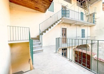 casa vendita grignasco balcone - Villa a Schiera via Dott Francione, 8, Grignasco - foto 1