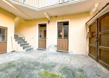 casa vendita grignasco cortile2 - Villa a Schiera via Dott Francione, 8, Grignasco - foto 3