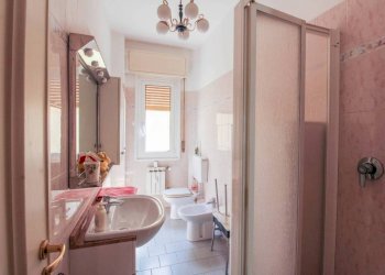 BAGNO - Quadrilocale viale Virginia Centurione Bracelli, Genova (zona Marassi) - foto 14