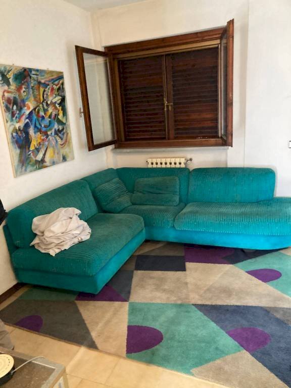 Salone - Villa a Schiera viale Roma, 383, Massa - foto 3