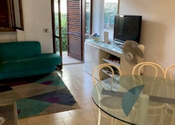 Salone - Villa a Schiera viale Roma, 383, Massa - foto 4