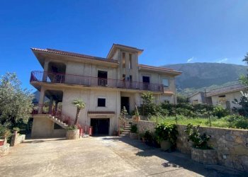 Facciata - Villa via Alcide De Gasperi, Cinisi - foto 2