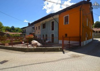 Facciata - Casa indipendente via Dietro Castello, 2C, Torre Canavese - foto 1