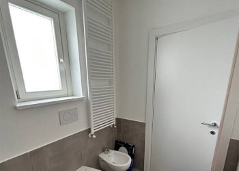 Trilocale Jerago con Orago - foto 5