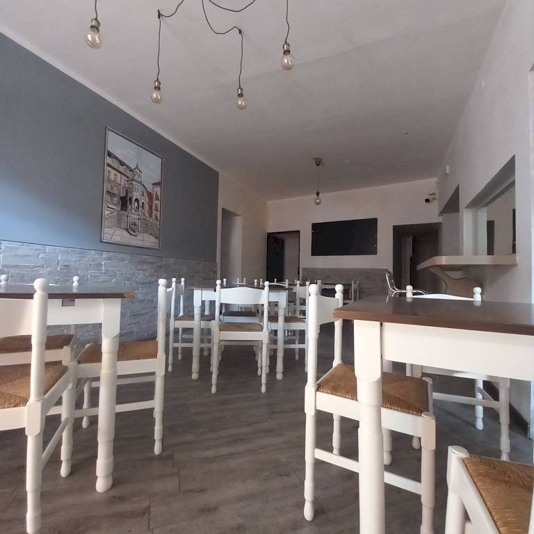 FOTO - Negozio piazza della Bollente, Acqui Terme - foto 2