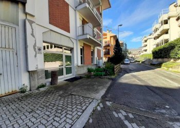 Box auto - Negozio via Grumello, 24A, Sondrio - foto 3