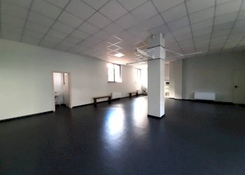 Interno non residenziale - Negozio via Grumello, 24A, Sondrio - foto 11