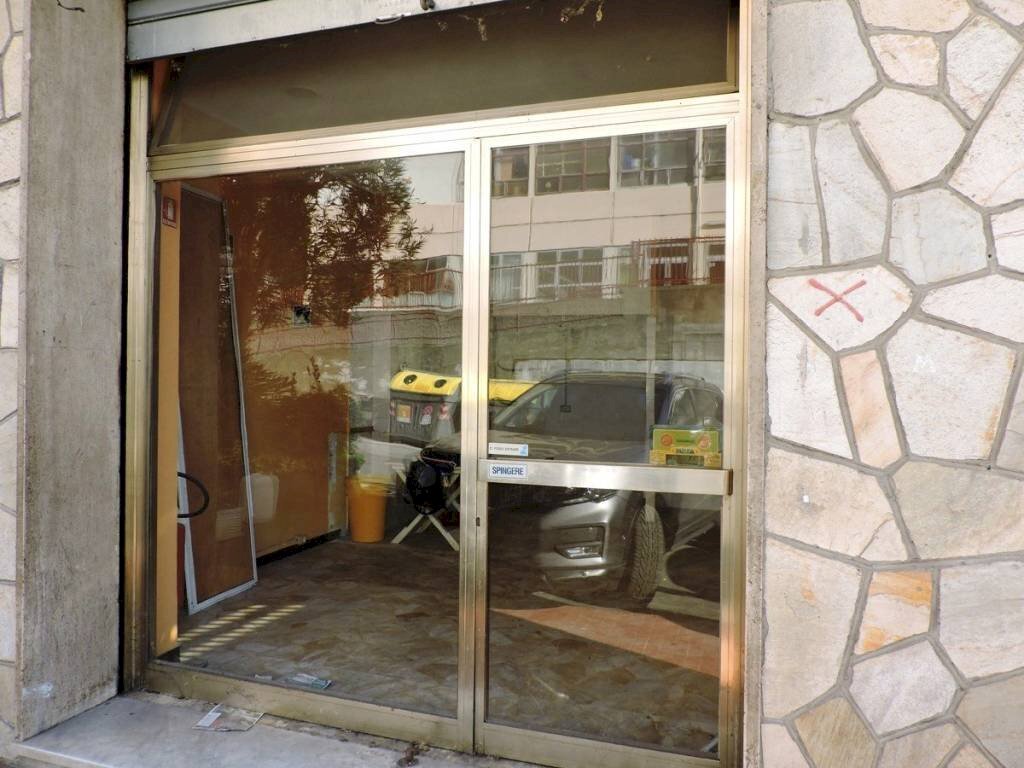 Ingresso - Negozio via Sant'Alberto, 39r, Genova (zona Sestri Ponente) - foto 1