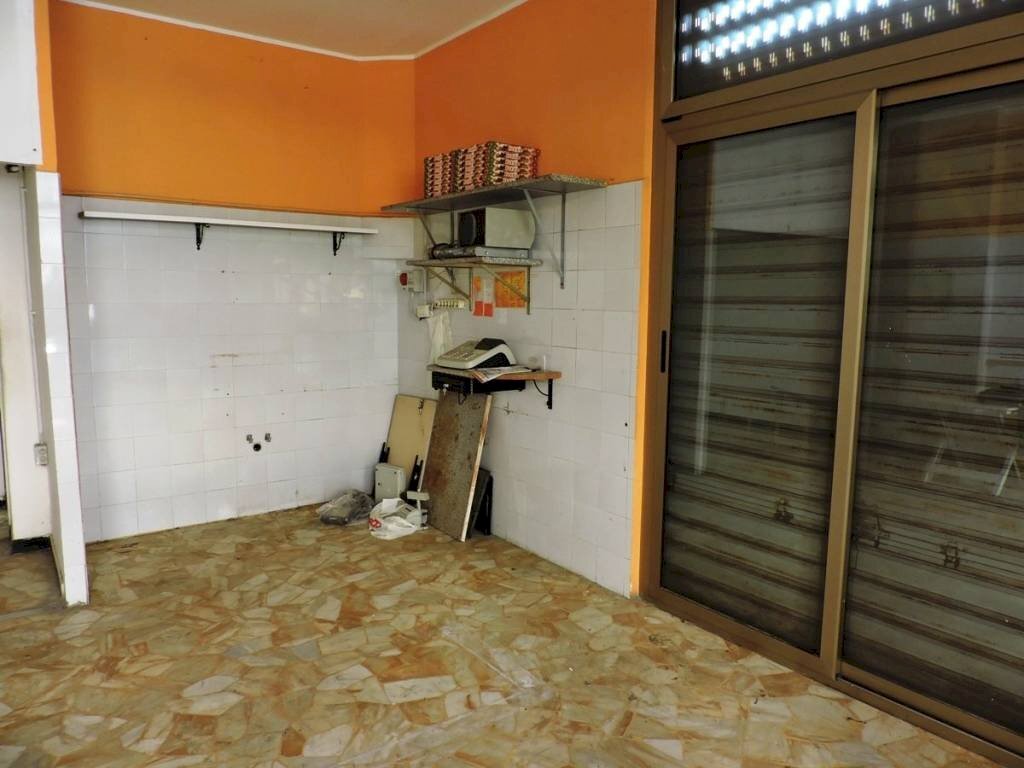 Interni - Negozio via Sant'Alberto, 39r, Genova (zona Sestri Ponente) - foto 3