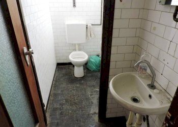 Bagno - Negozio via Sant'Alberto, 39r, Genova (zona Sestri Ponente) - foto 5