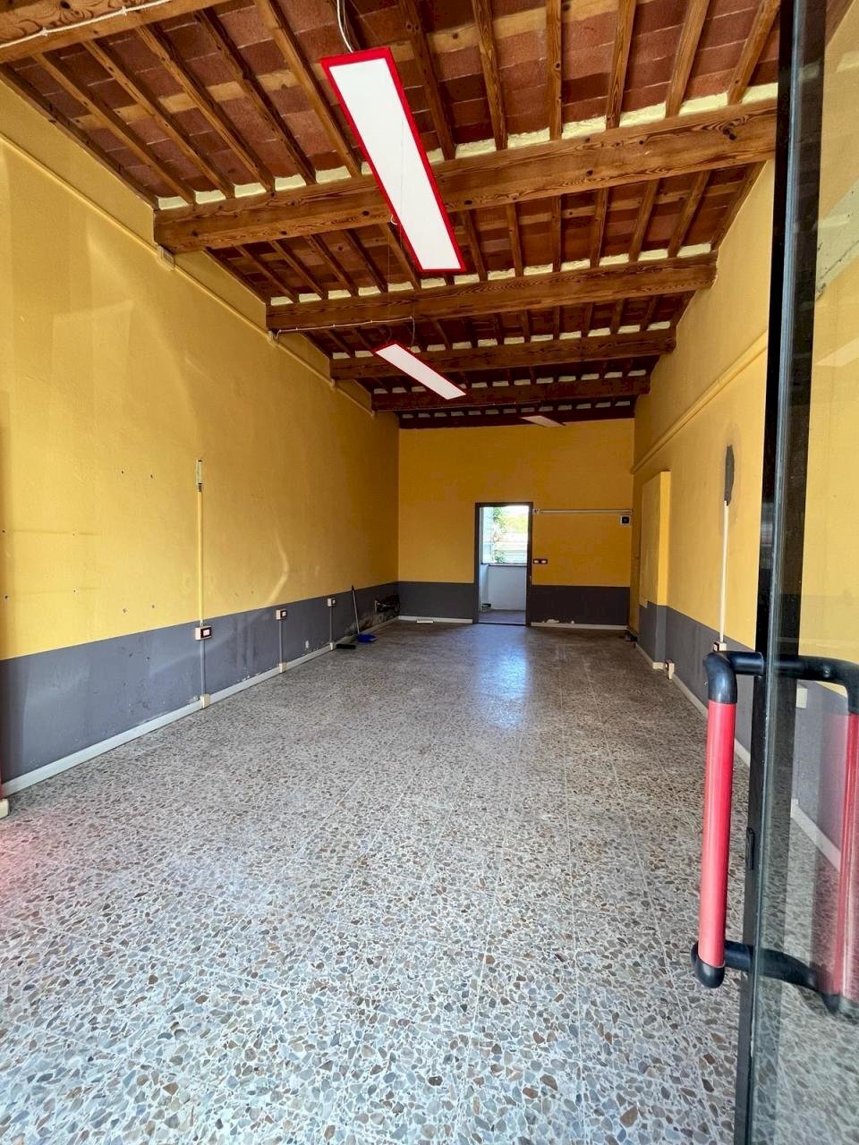 1712218553799.jpg - Locale Commerciale Viale G. Puccini, Lucca - foto 3