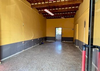 1712218553799.jpg - Locale Commerciale Viale G. Puccini, Lucca - foto 3