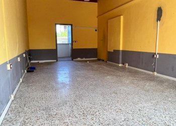 1712218553828.jpg - Locale Commerciale Viale G. Puccini, Lucca - foto 4