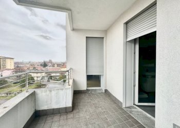 PHOTO-2024-03-28-16-07-47.jpg - Trilocale Via G. Matteotti 1, Borgomanero - foto 11