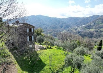 vendesi casa colonica colline lucchesi DJI_0419.JP - Casale Strada Comunale di Valdottavo, valdottavo 32, Borgo a Mozzano - foto 1