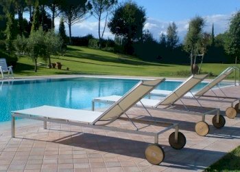 giardino-con-piscina-a-Siena-51-550x498.jpg - Rustic via abbadia, Osimo - photo 1