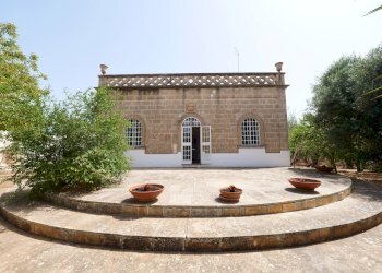 P1255070.jpg - Casale Via Papa Giovanni XXIII, Ostuni - foto 1