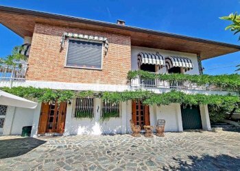 Facciata - Villa via Giuseppe Gavello, 66, Moncalvo - foto 12