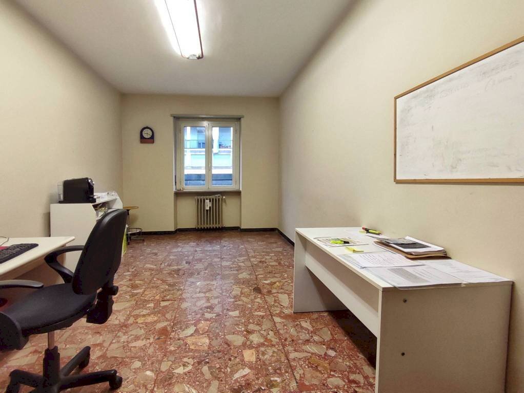 Stanza arredata - Trilocale Canton Vigna, 4, Ivrea - foto 2