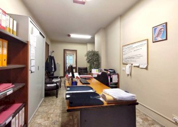 Stanza arredata - Trilocale Canton Vigna, 4, Ivrea - foto 4