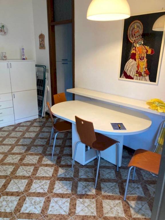 Stanza arredata - Appartamento via Serchio, Massa - foto 3