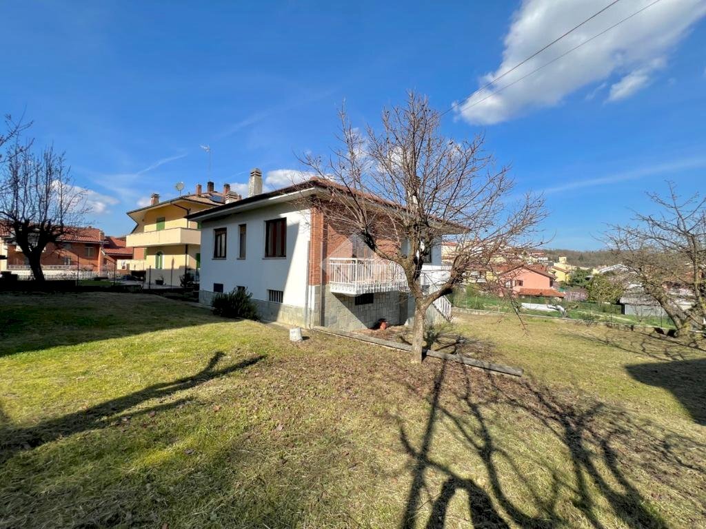 Casa indipendente Viale Europa, Castelnuovo Don Bosco - foto 1