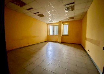 Stanza non arredata - Shed corso Pastrengo, 34, Collegno - photo 18