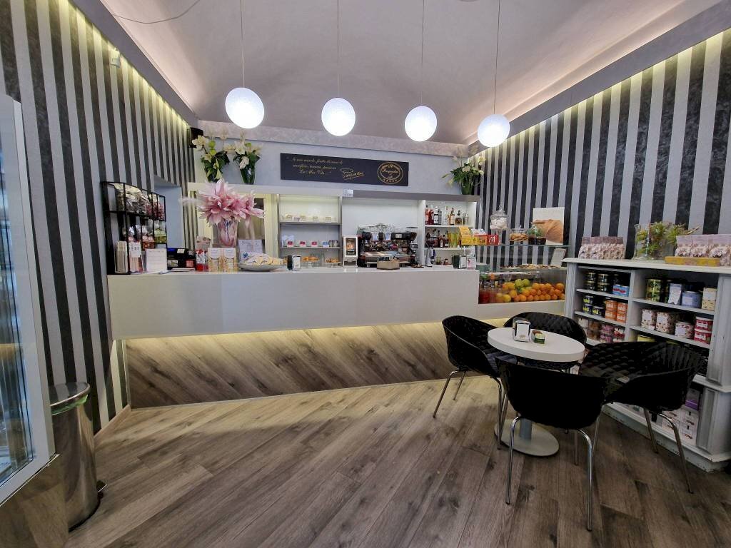sala bancone - Cafeteria - Cold Bar via Vincenzo Virginio, Pinerolo - photo 1