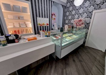 vetrine frigo e gelati - Bar Tavola Calda - Fredda via Vincenzo Virginio, Pinerolo - foto 8