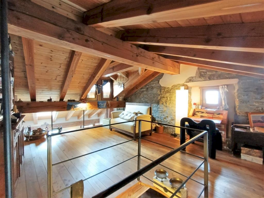 Casa indipendente Via E. Chanoux, 13, La Salle - foto 1