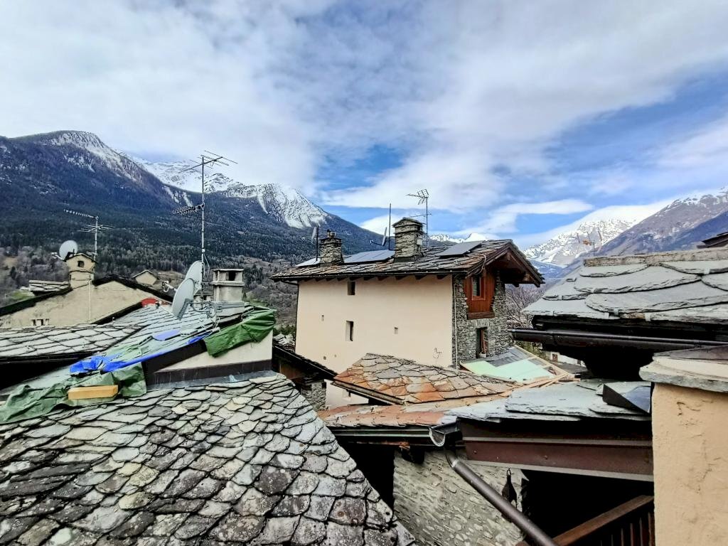 Casa indipendente Via E. Chanoux, 13, La Salle - foto 1