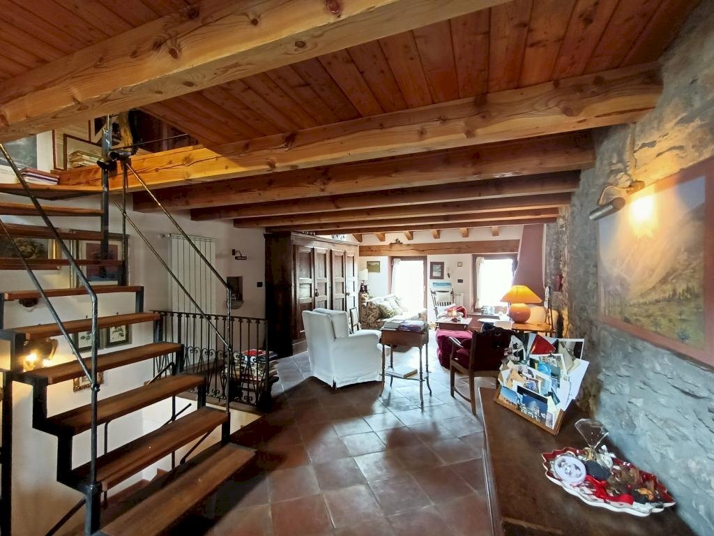 Casa indipendente Via E. Chanoux, 13, La Salle - foto 2