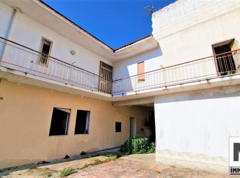 Casa indipendente Mondragone - foto 1