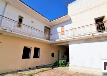 Casa indipendente Mondragone - foto 1