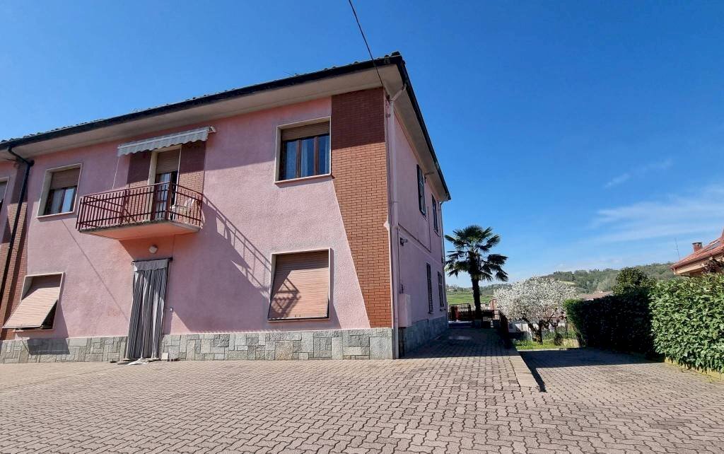 Facciata - Four-room apartment via Guglielmo Marconi, 11, Mombercelli - photo 1