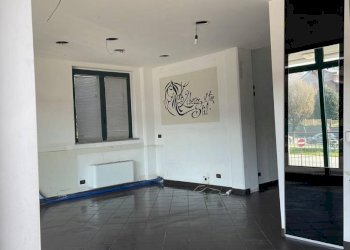 Stanza arredata - Negozio corso Superga, 31, Buttigliera Alta - foto 1