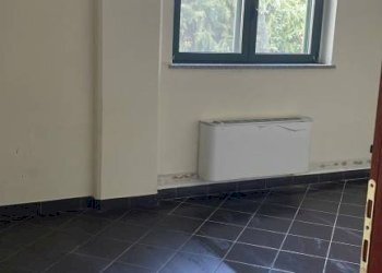 Stanza non arredata - Negozio corso Superga, 31, Buttigliera Alta - foto 5