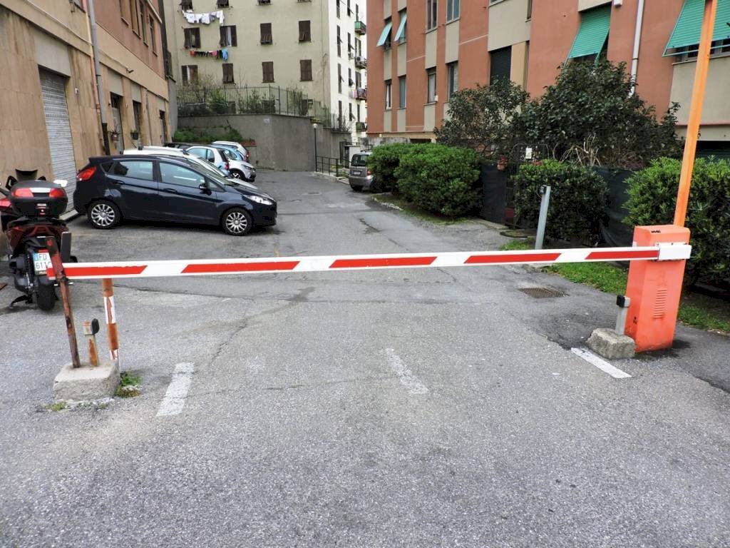 Esterno - Trilocale via Rinaldo Rigola, 51, Genova (zona Sampierdarena) - foto 2