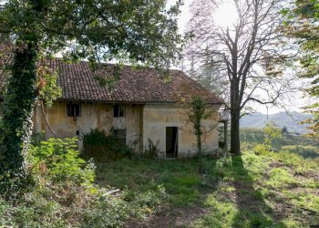 Facciata - Rustic strada Antiche Serre, Alba - photo 25