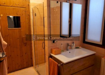 BAGNO CON DOCCIA E  SAUNA - Villa Bifamiliare Concesio - foto 28