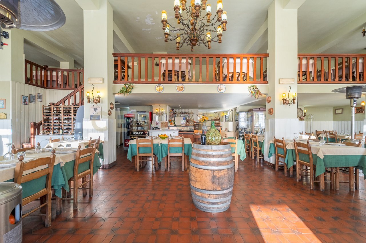 2.jpg - Commercial Premises Via Nemorense 17, Nemi - photo 2