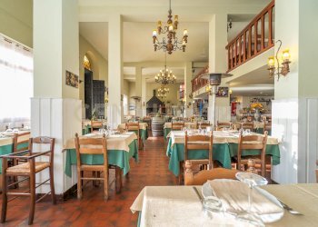 3.jpg - Locale Commerciale Via Nemorense 17, Nemi - foto 3