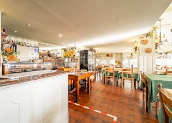 7.jpg - Locale Commerciale Via Nemorense 17, Nemi - foto 5