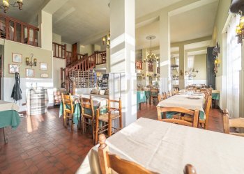 10.jpg - Locale Commerciale Via Nemorense 17, Nemi - foto 8