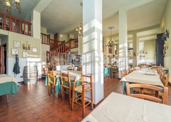 40.jpg - Locale Commerciale Via Nemorense 17, Nemi - foto 24