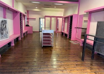 Interno non residenziale - Negozio via delle Moline, Bologna (zona Centro Storico) - foto 4