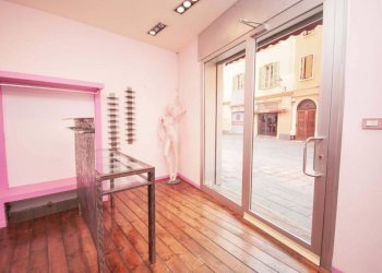 Interno non residenziale - Negozio via delle Moline, Bologna (zona Centro Storico) - foto 6